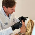 Trattamento di biostimolazione con acido polilattico per il ringiovanimento del viso.